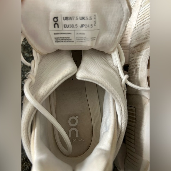 Woman’s On Running On Cloud Cloudnova 2 Sneakers White. Size 7.5 - Picture 7 of 14